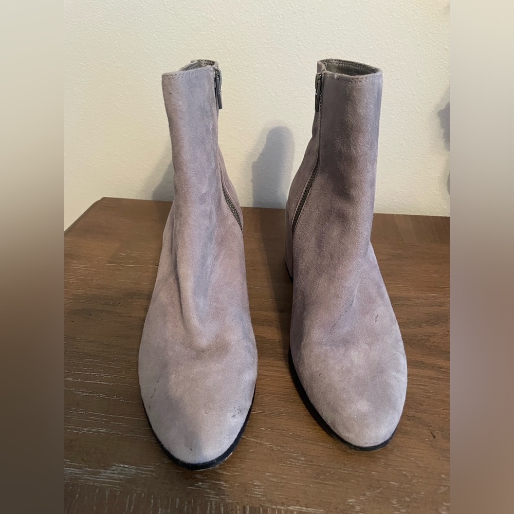 Dolce Vita Women’s Gray suede ankle Boots Size 8 (runs narrow), pointed toe